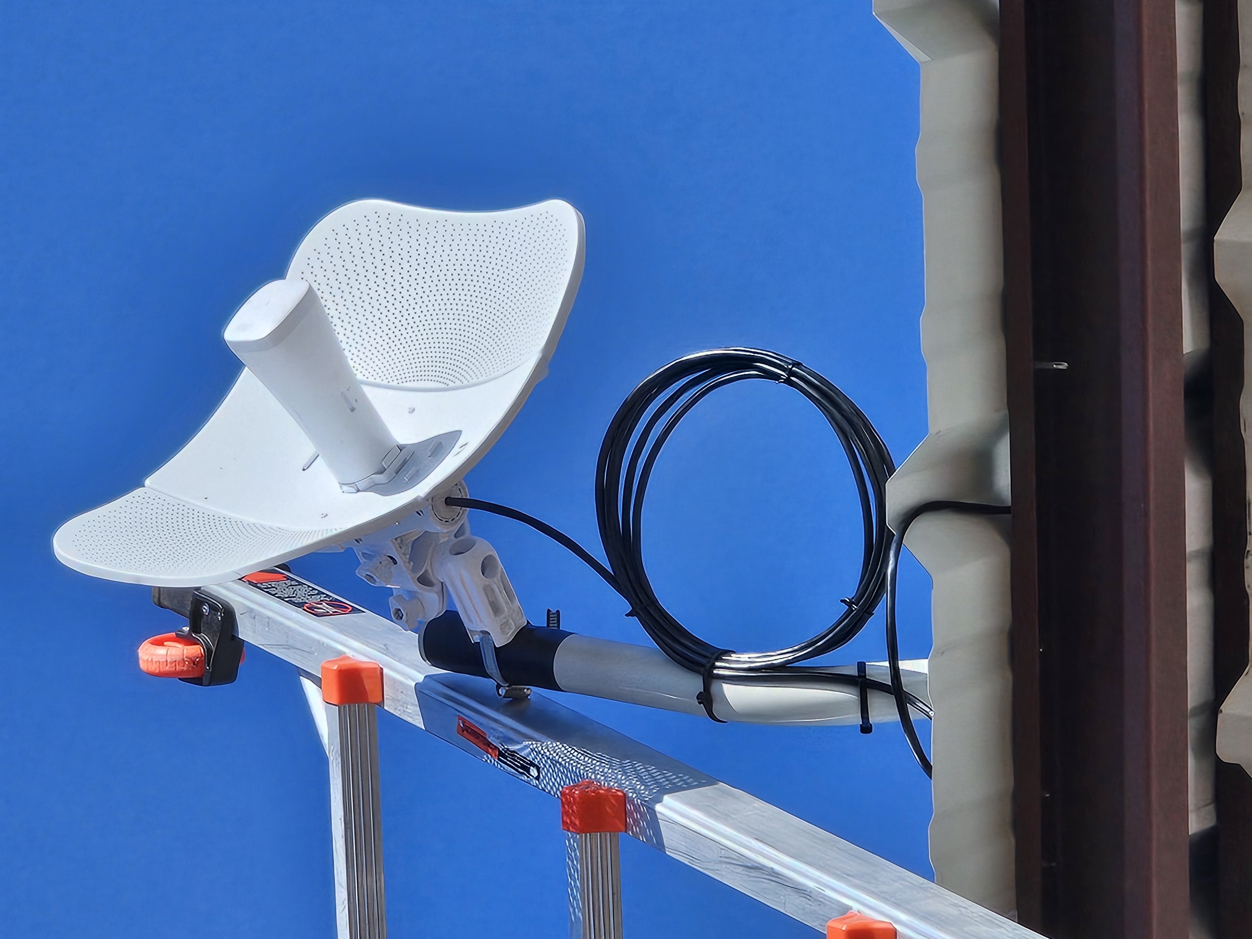 Wireless radio unit being installed